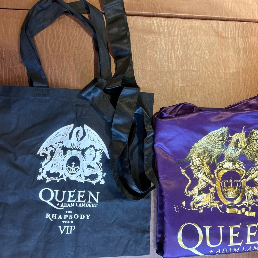 Queen + Adam Lambert VIP Purple Robe - Picture 10 of 13